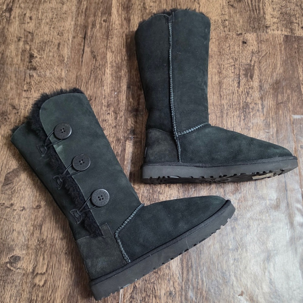 UGG Bailey Button Triplet Boots Women Size 8 Black Tall Suede Shearling Lining